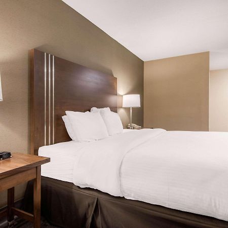 Quality Inn & Conference Centre Orillia Extérieur photo
