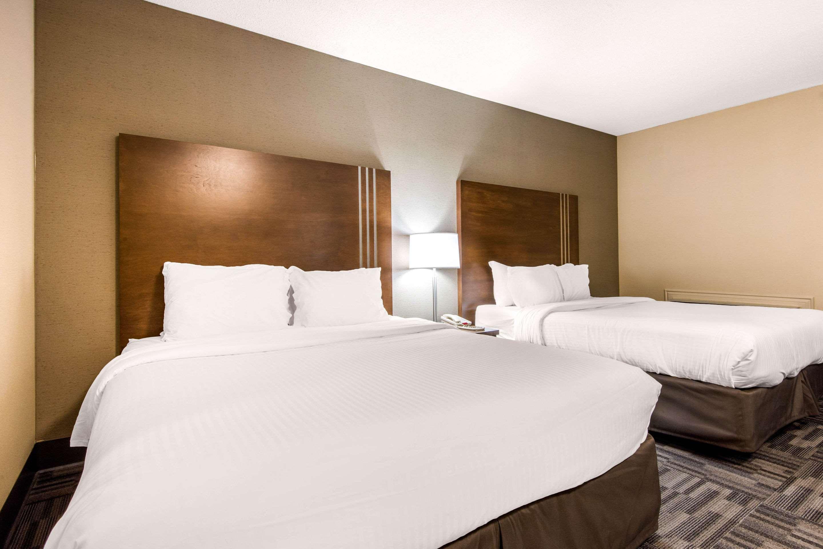 Quality Inn & Conference Centre Orillia Extérieur photo