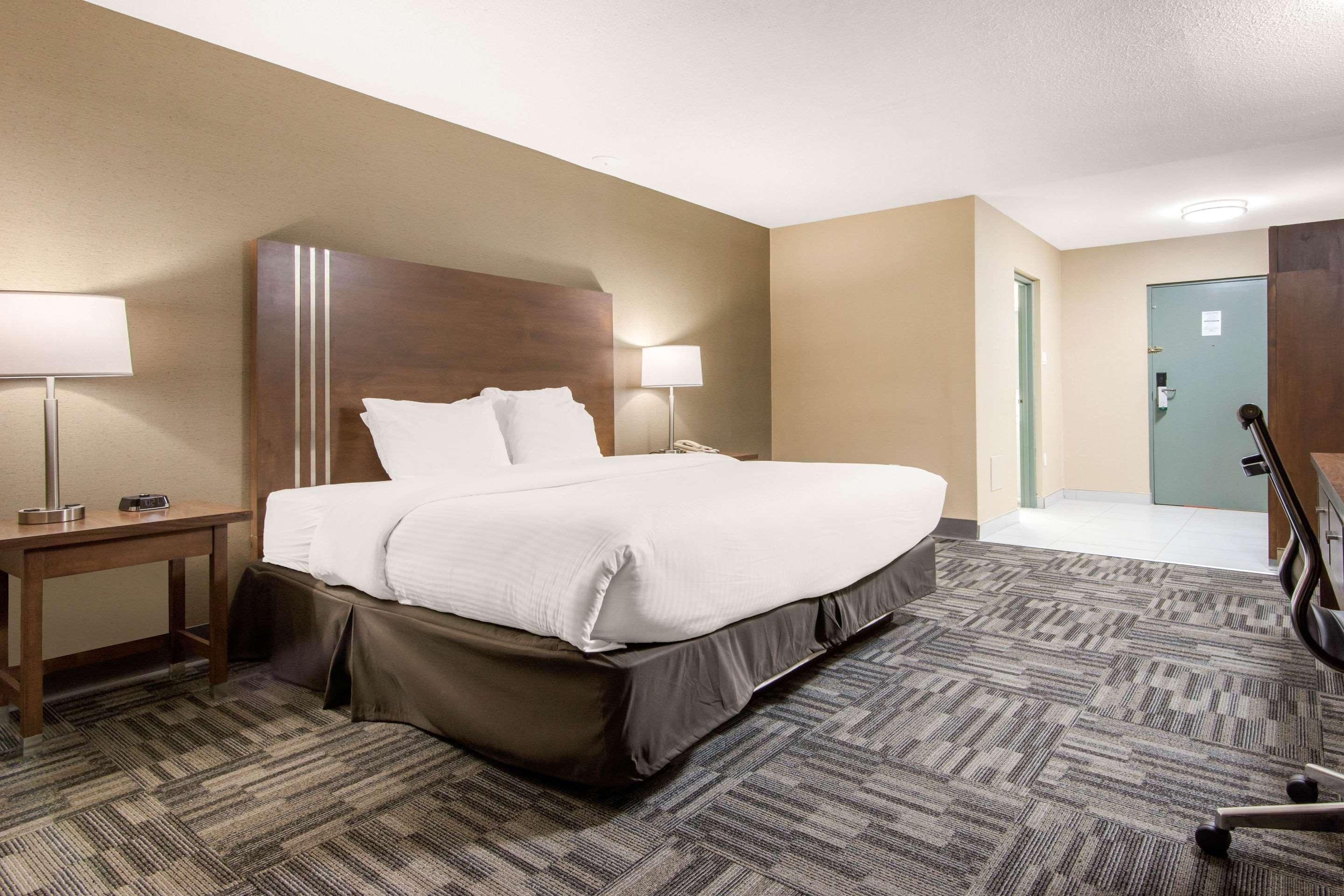 Quality Inn & Conference Centre Orillia Extérieur photo