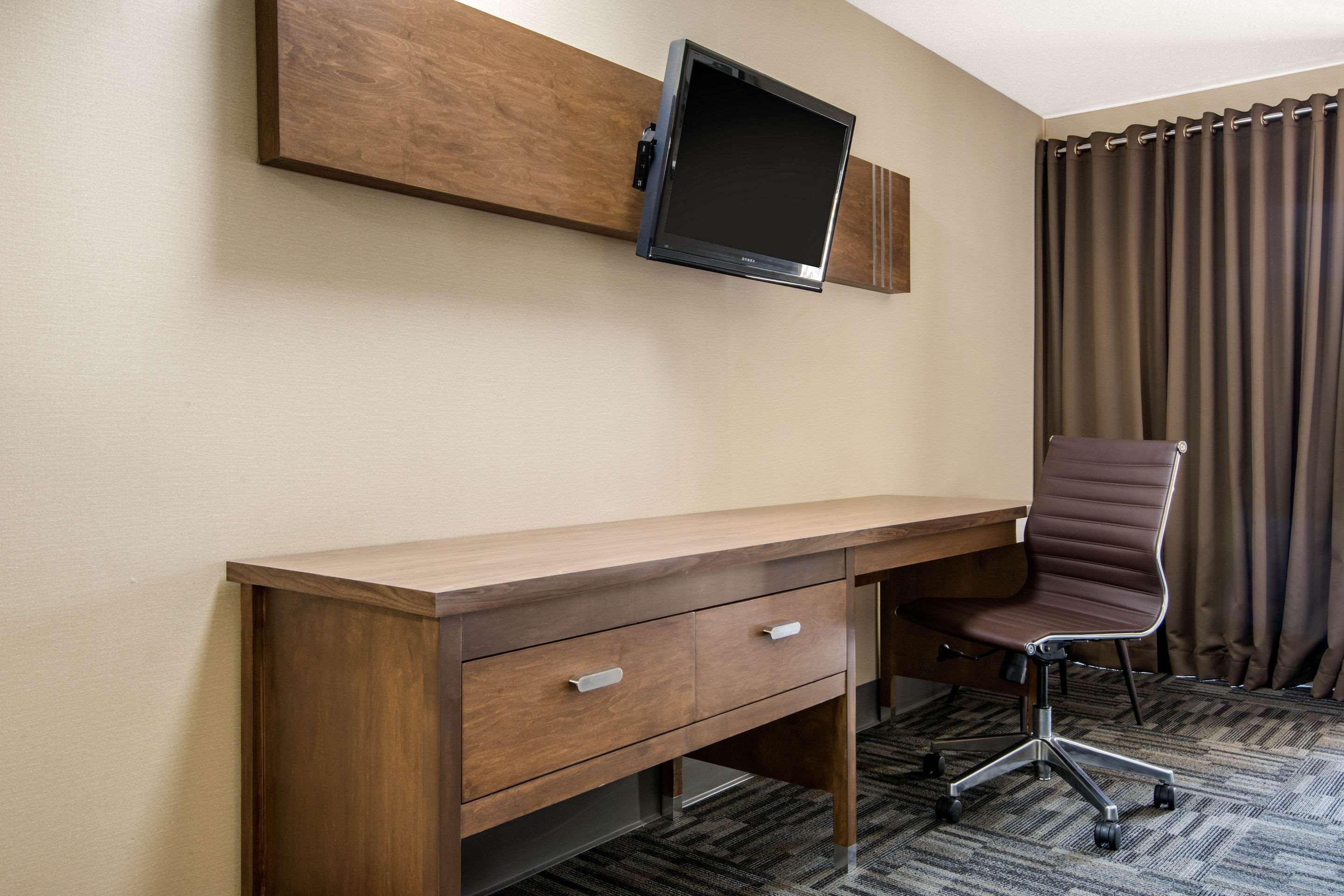 Quality Inn & Conference Centre Orillia Extérieur photo