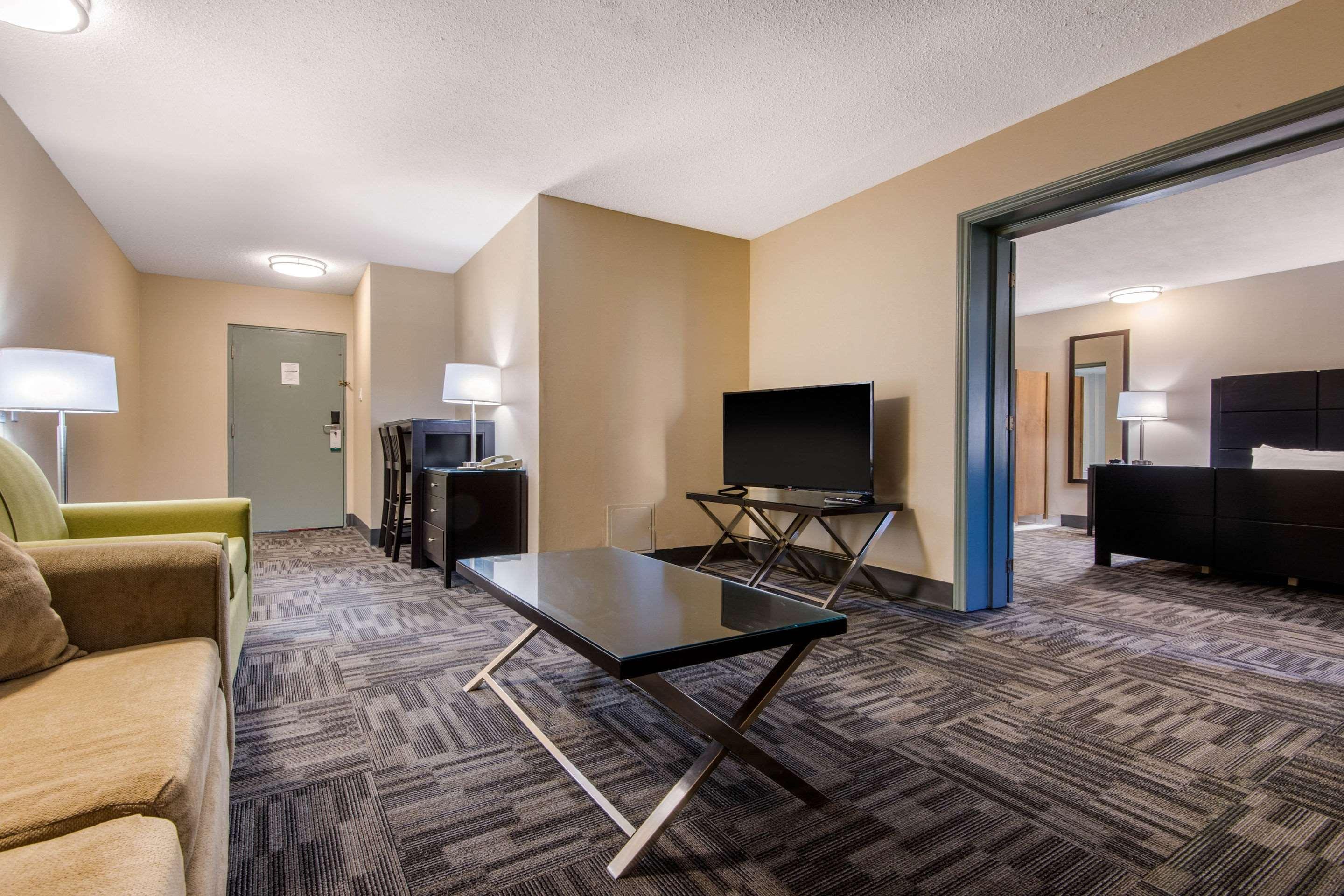 Quality Inn & Conference Centre Orillia Extérieur photo