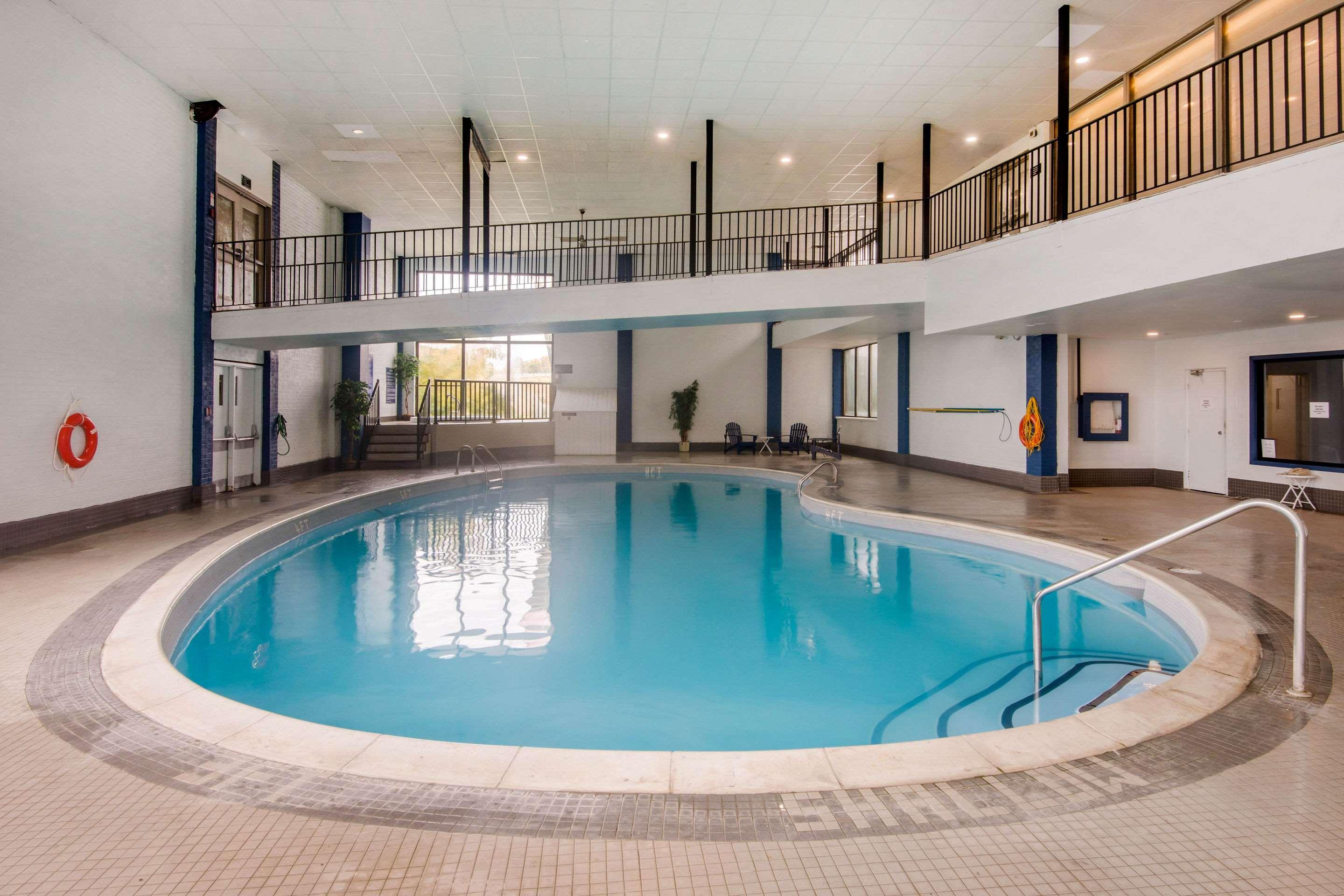Quality Inn & Conference Centre Orillia Extérieur photo