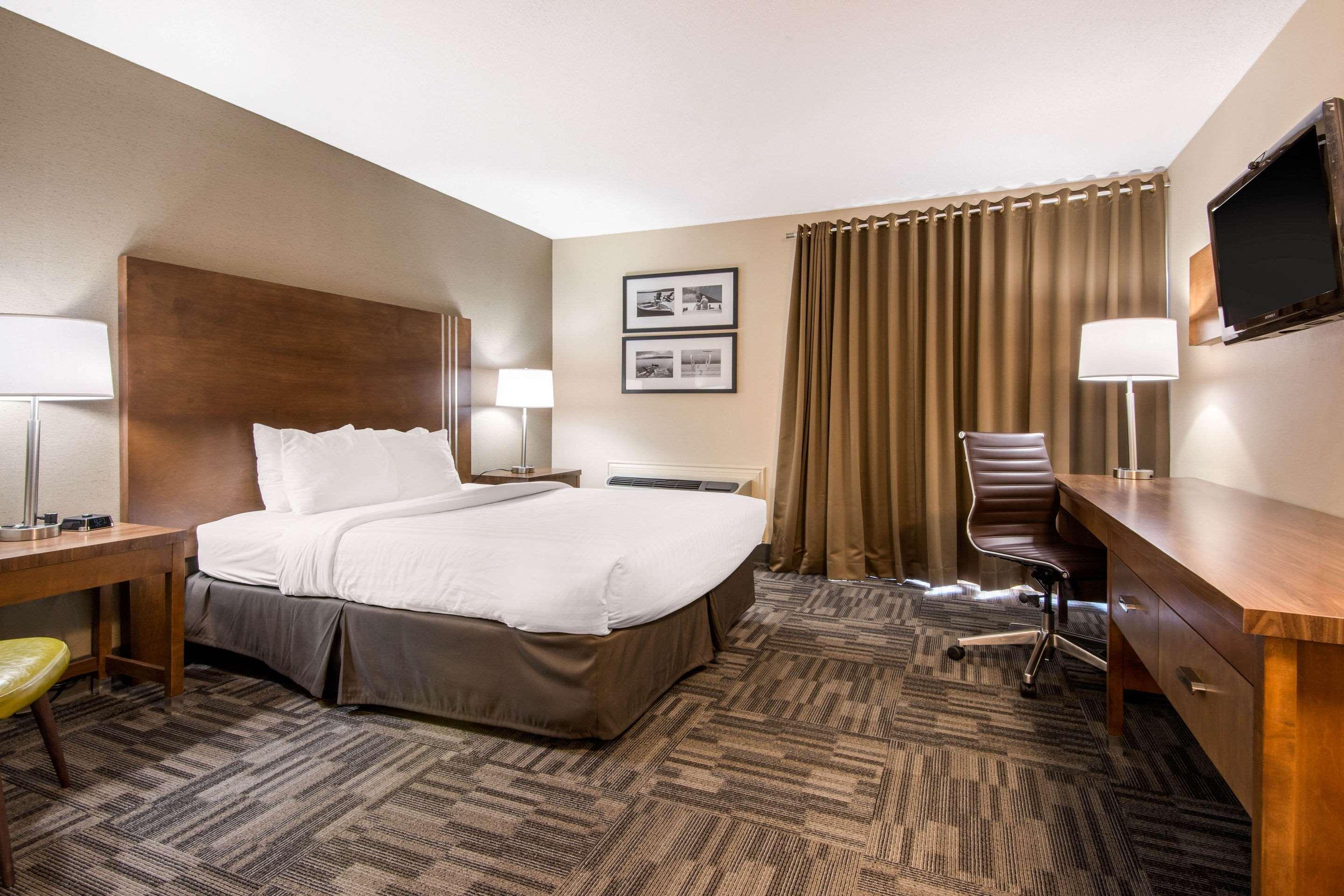 Quality Inn & Conference Centre Orillia Extérieur photo
