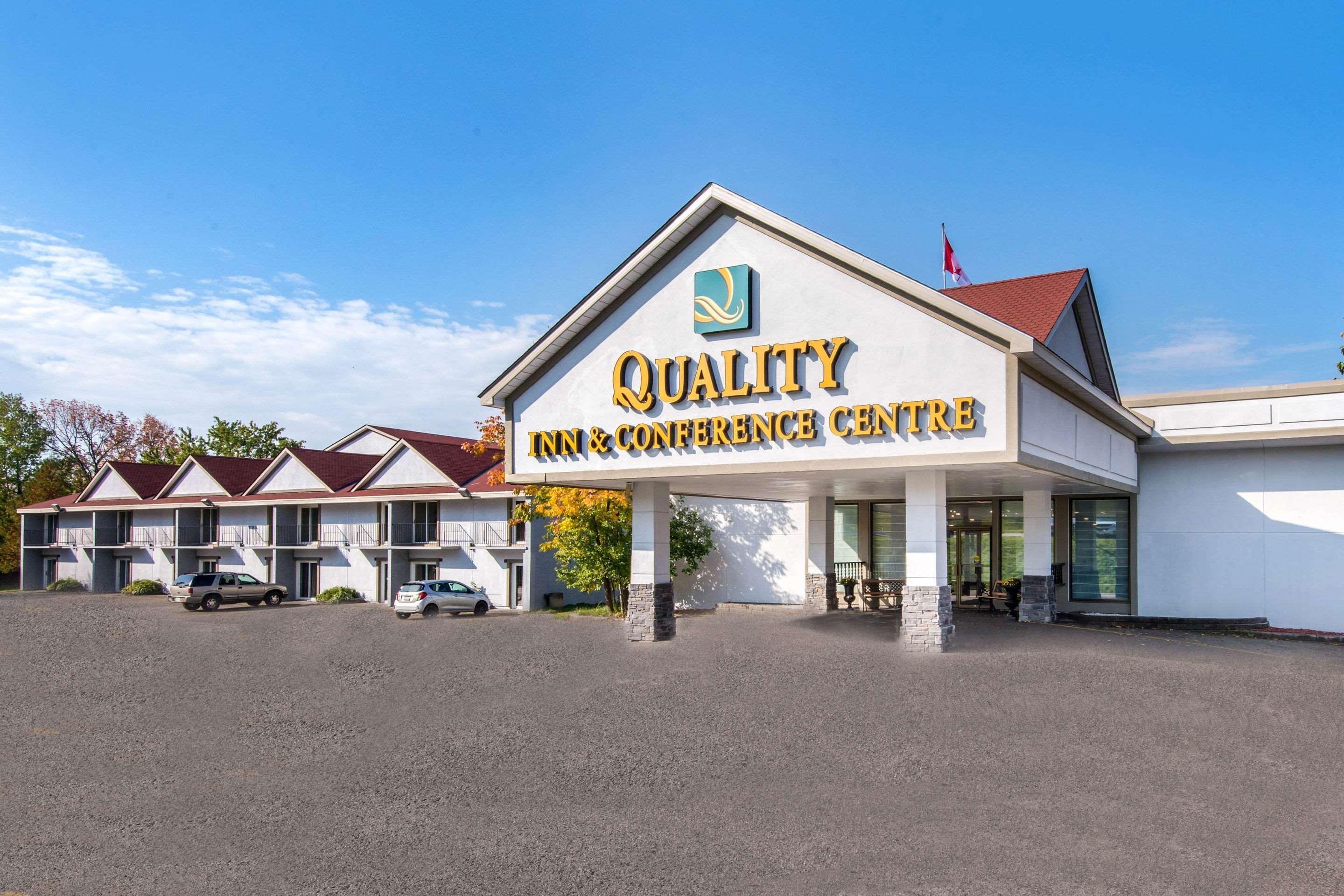 Quality Inn & Conference Centre Orillia Extérieur photo