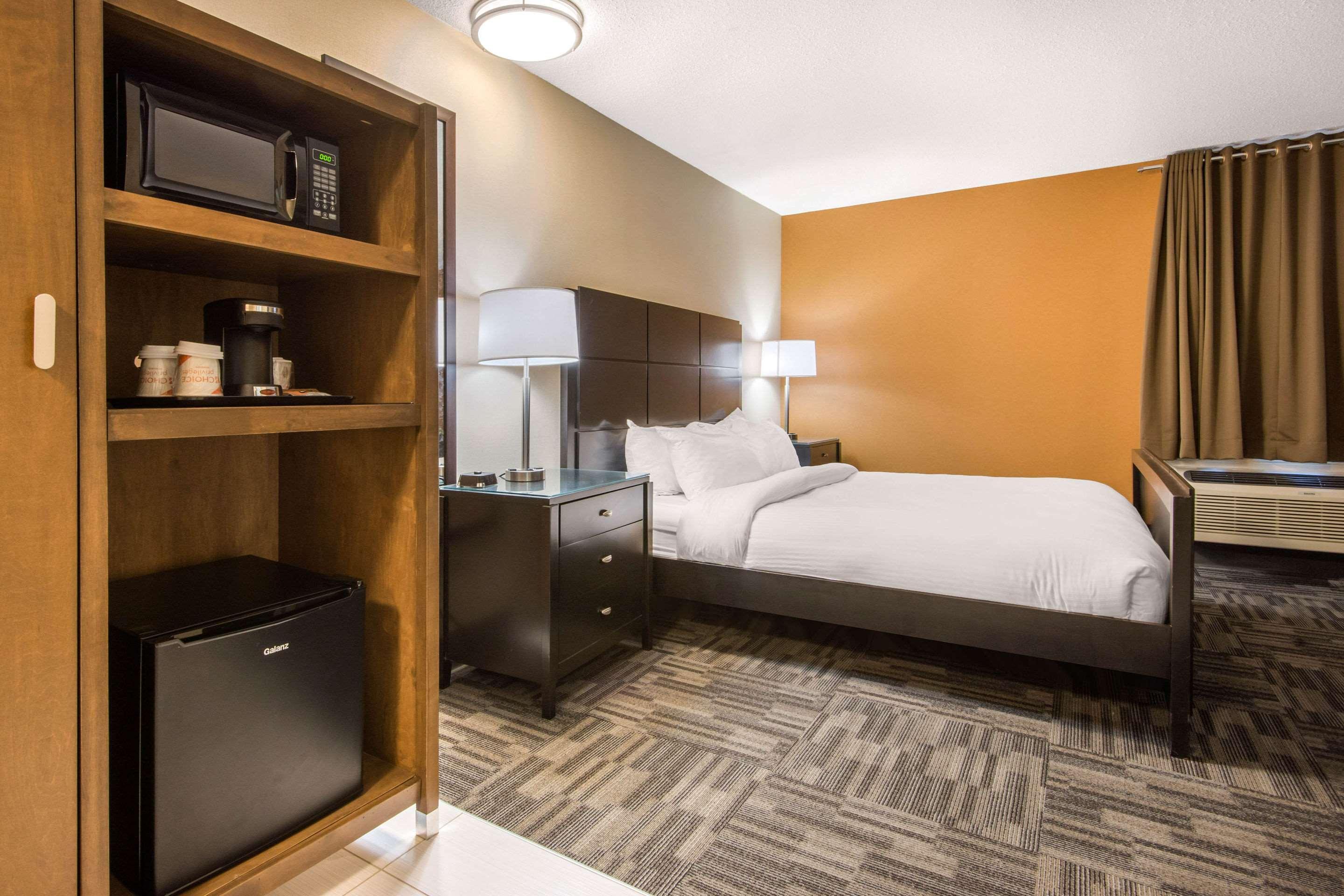 Quality Inn & Conference Centre Orillia Extérieur photo