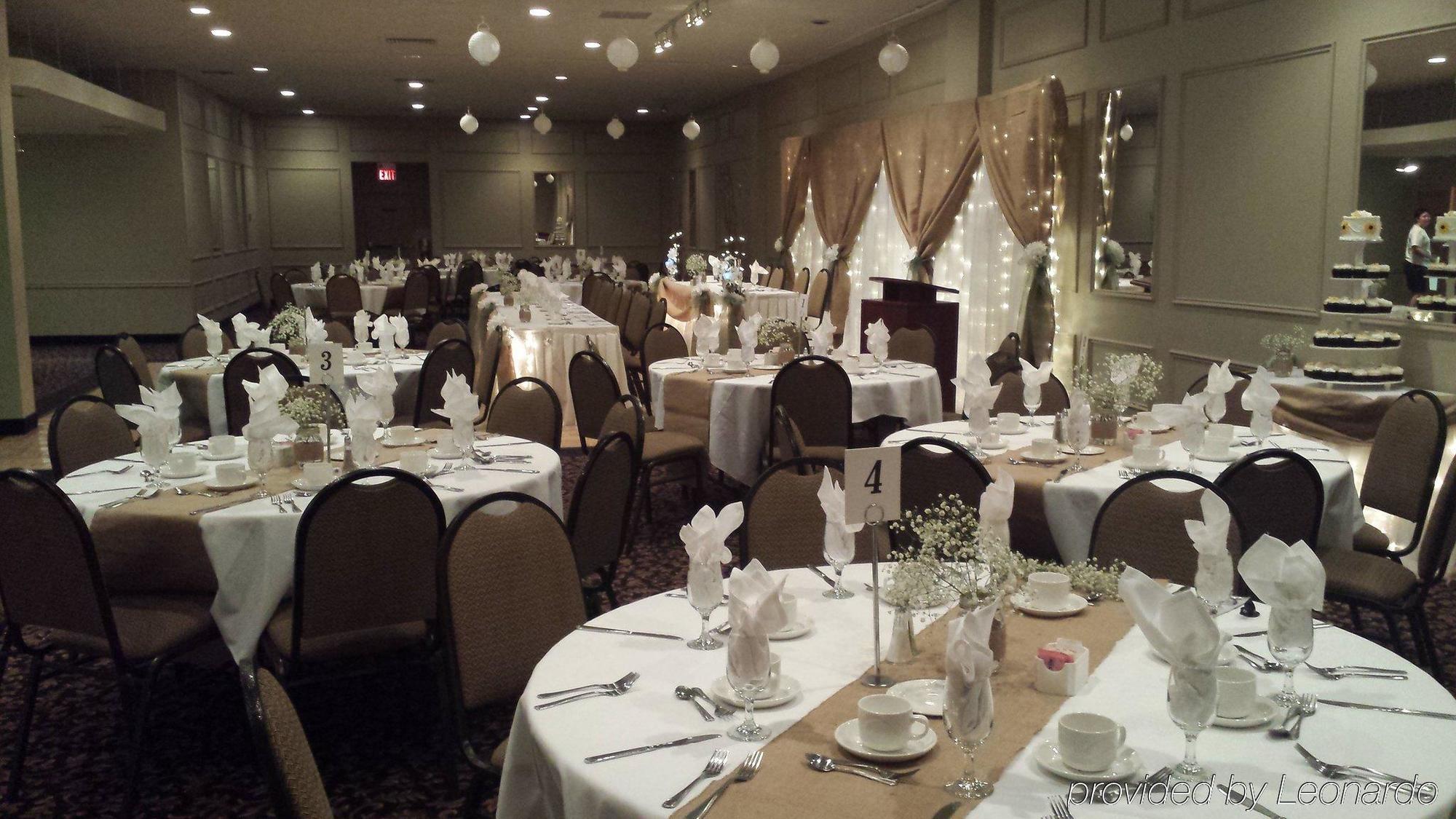Quality Inn & Conference Centre Orillia Extérieur photo