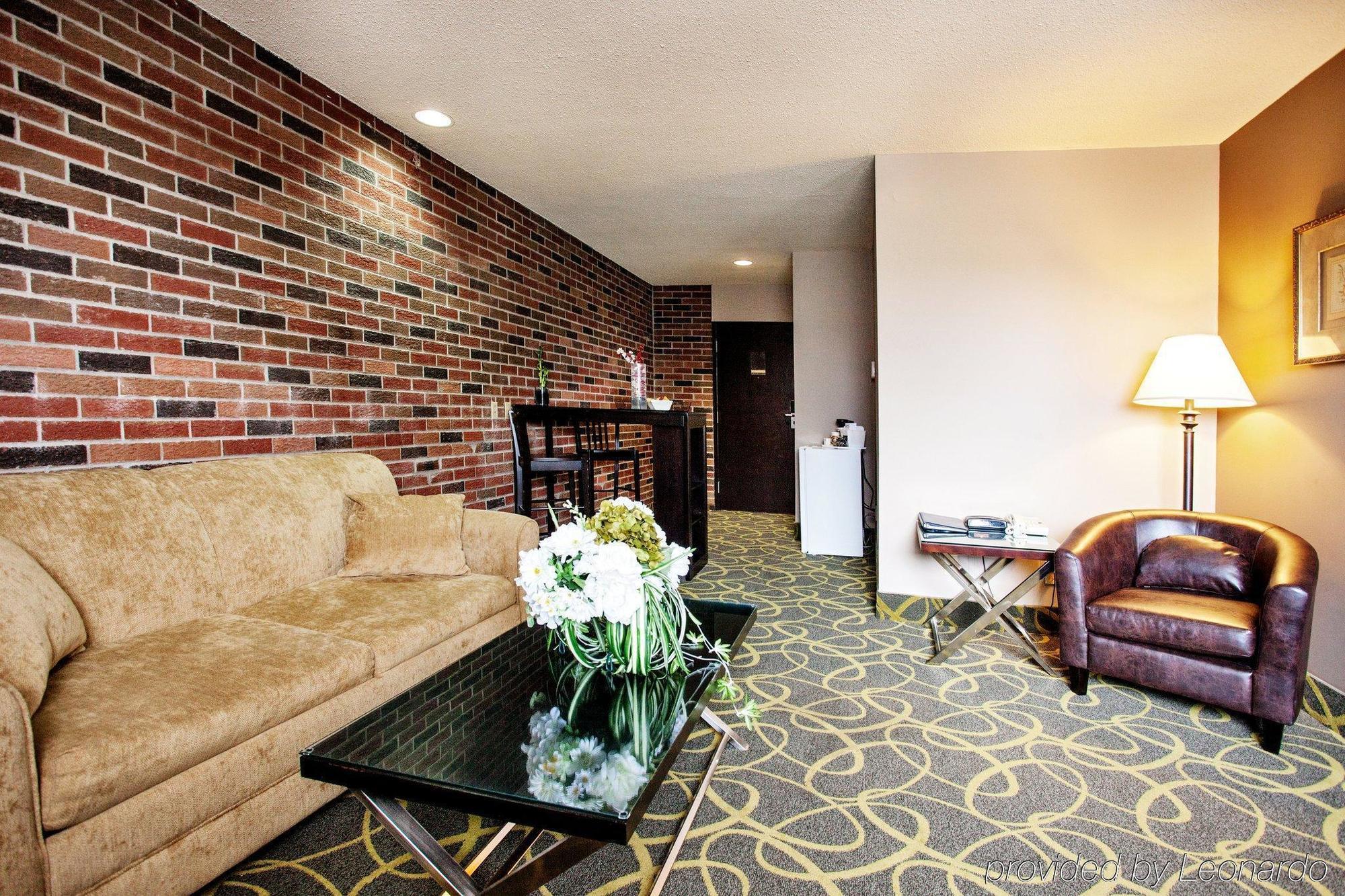 Quality Inn & Conference Centre Orillia Extérieur photo