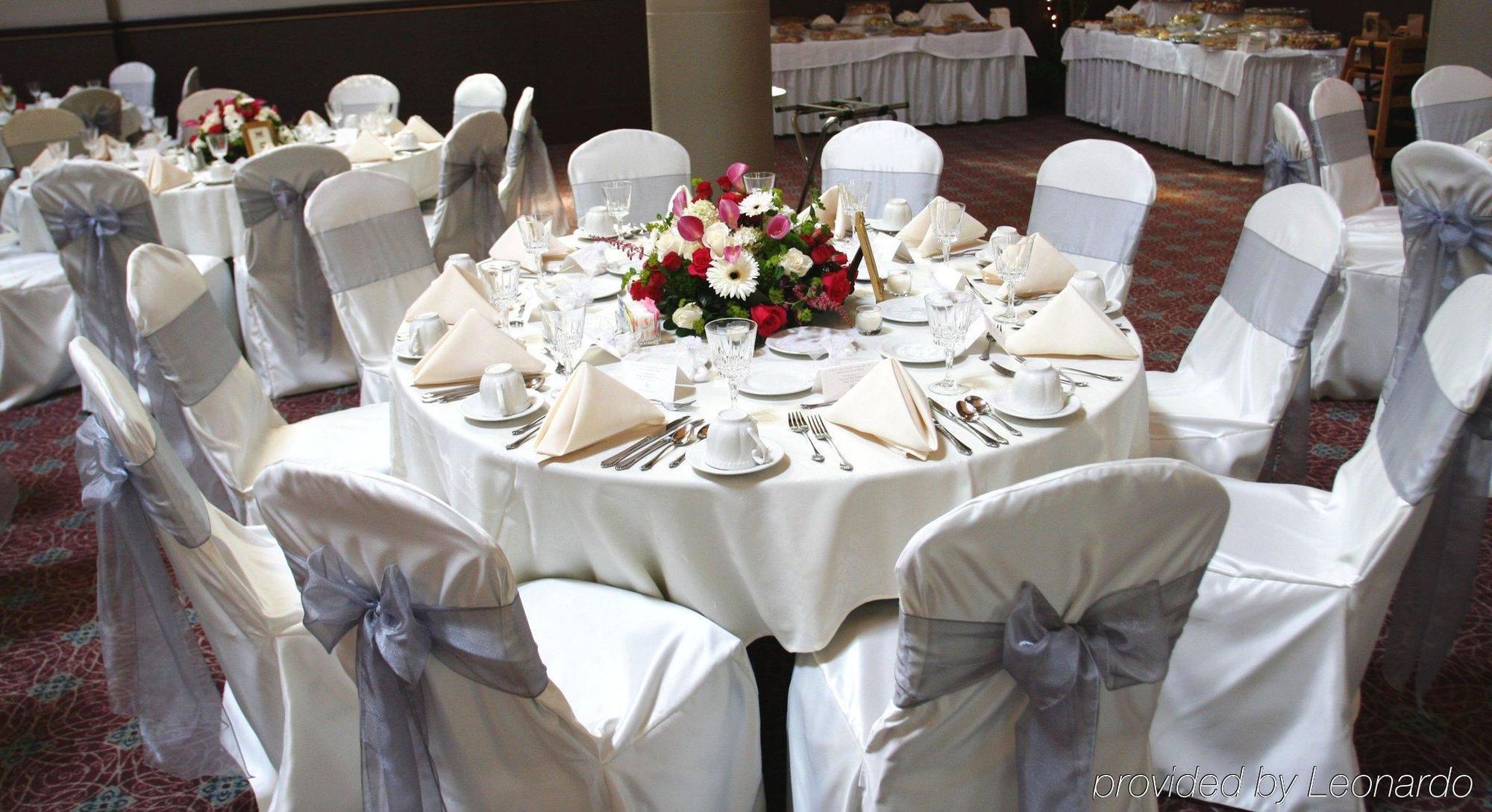 Quality Inn & Conference Centre Orillia Extérieur photo