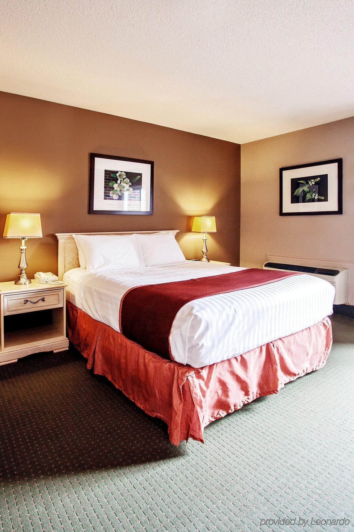 Quality Inn & Conference Centre Orillia Extérieur photo