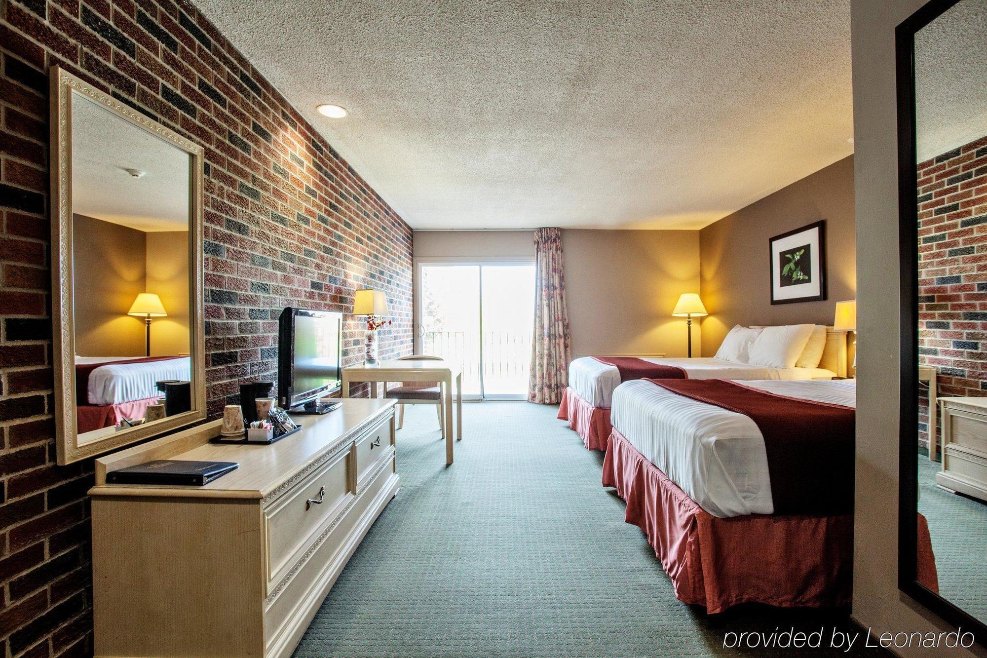 Quality Inn & Conference Centre Orillia Extérieur photo