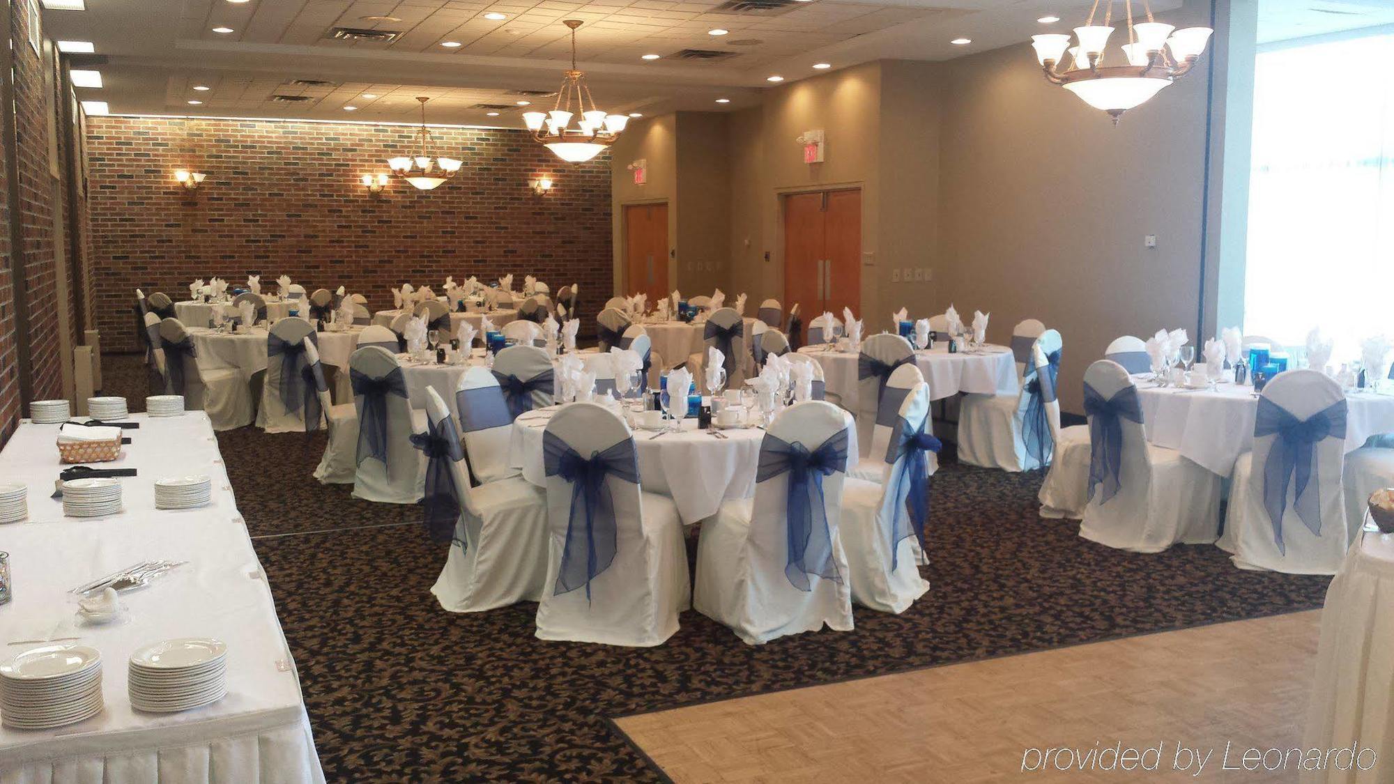 Quality Inn & Conference Centre Orillia Extérieur photo