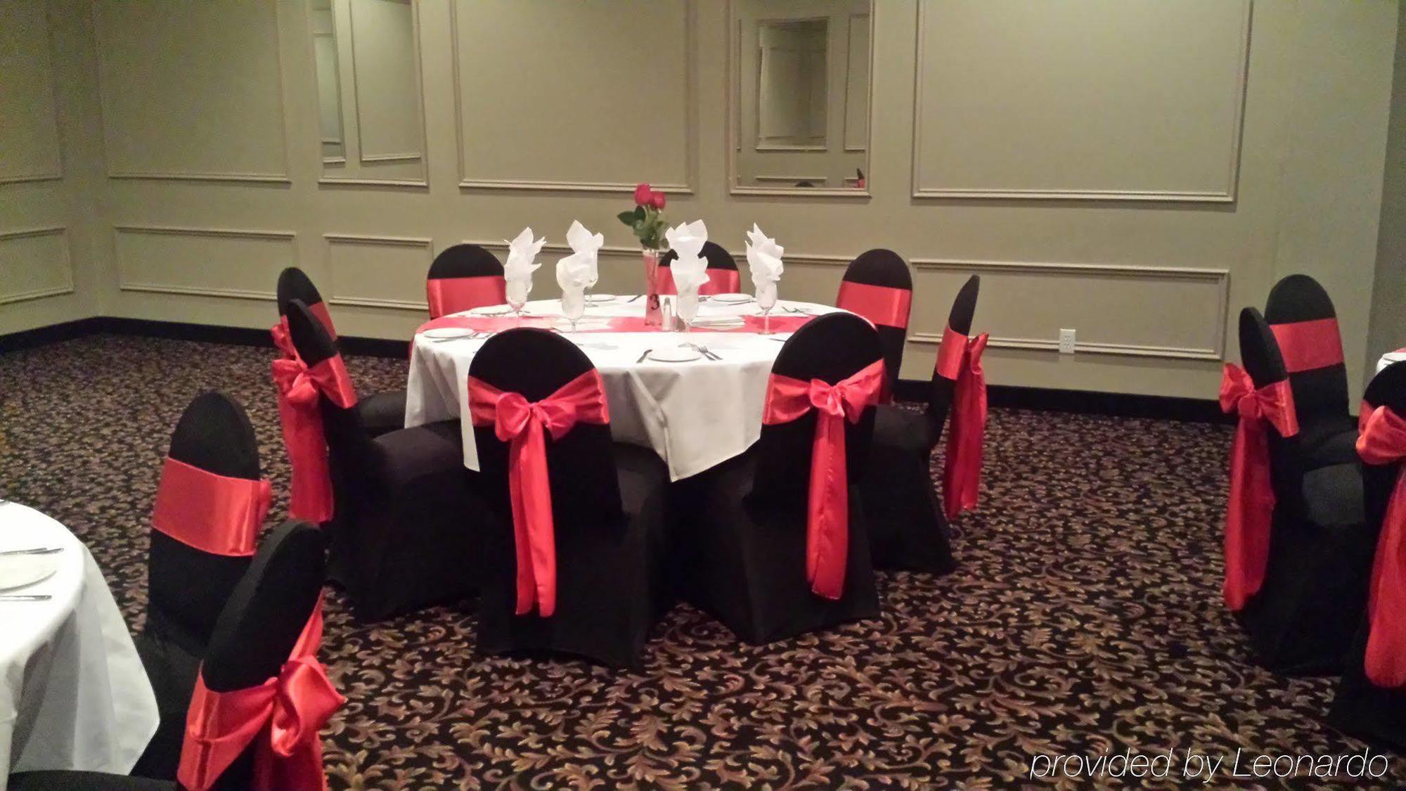Quality Inn & Conference Centre Orillia Extérieur photo