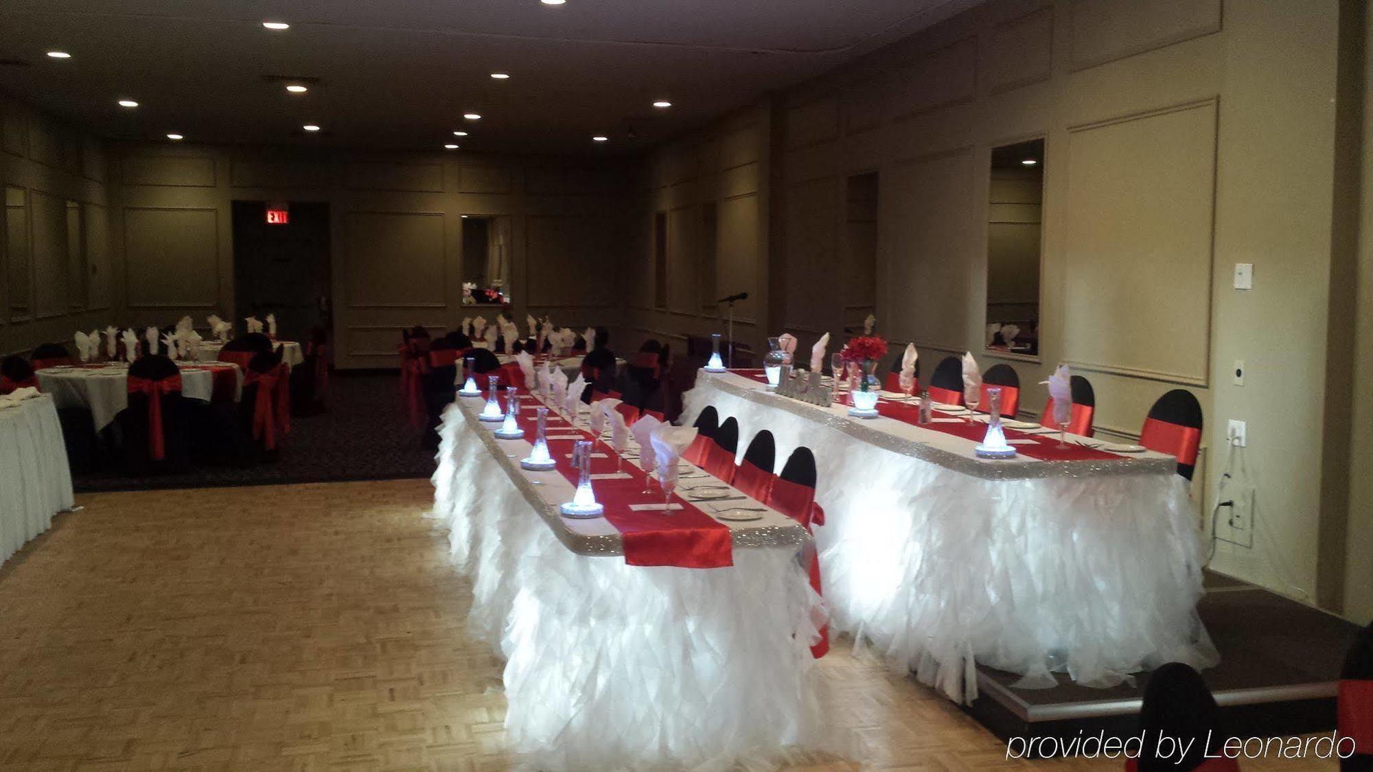 Quality Inn & Conference Centre Orillia Extérieur photo