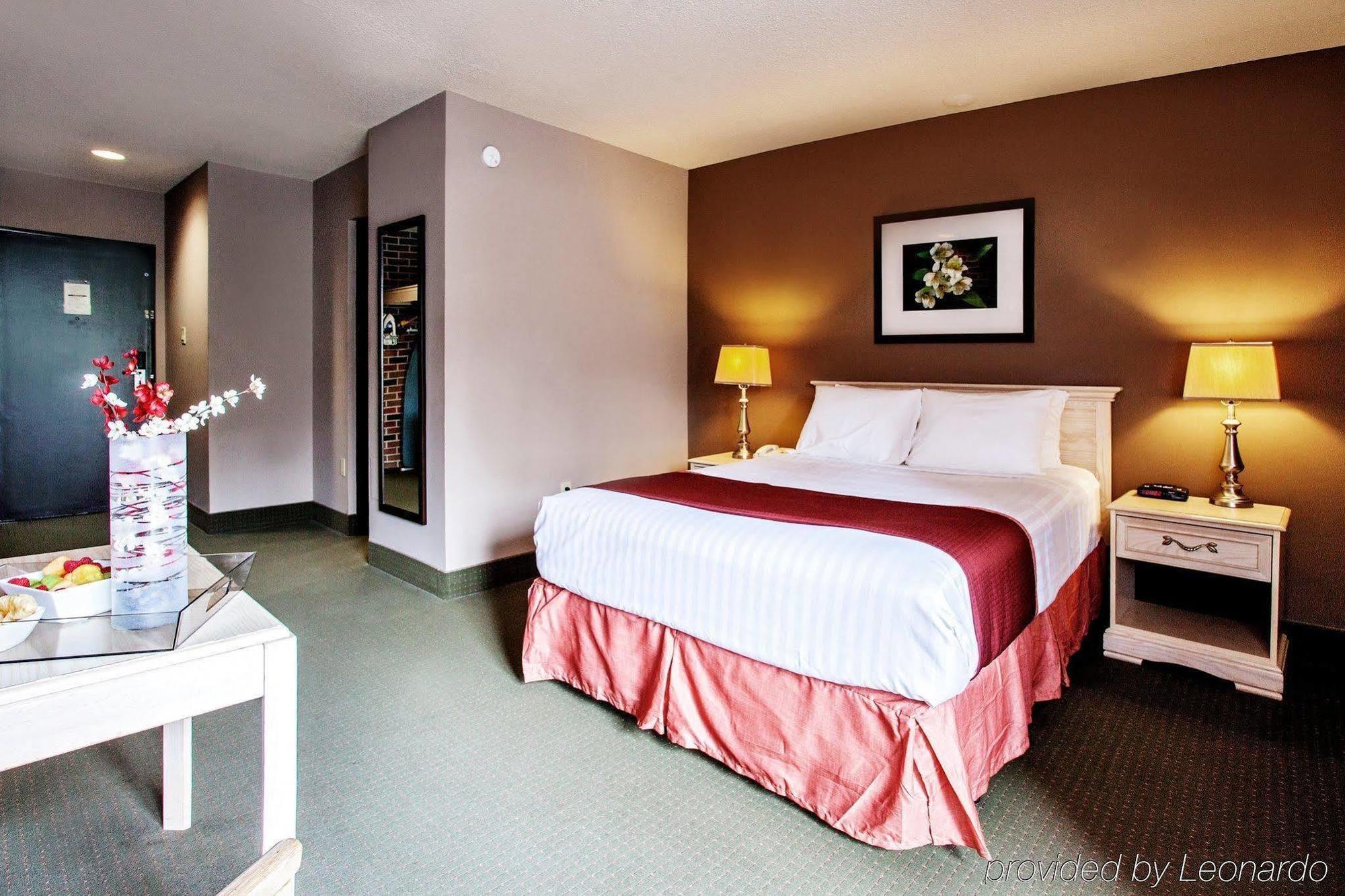 Quality Inn & Conference Centre Orillia Extérieur photo