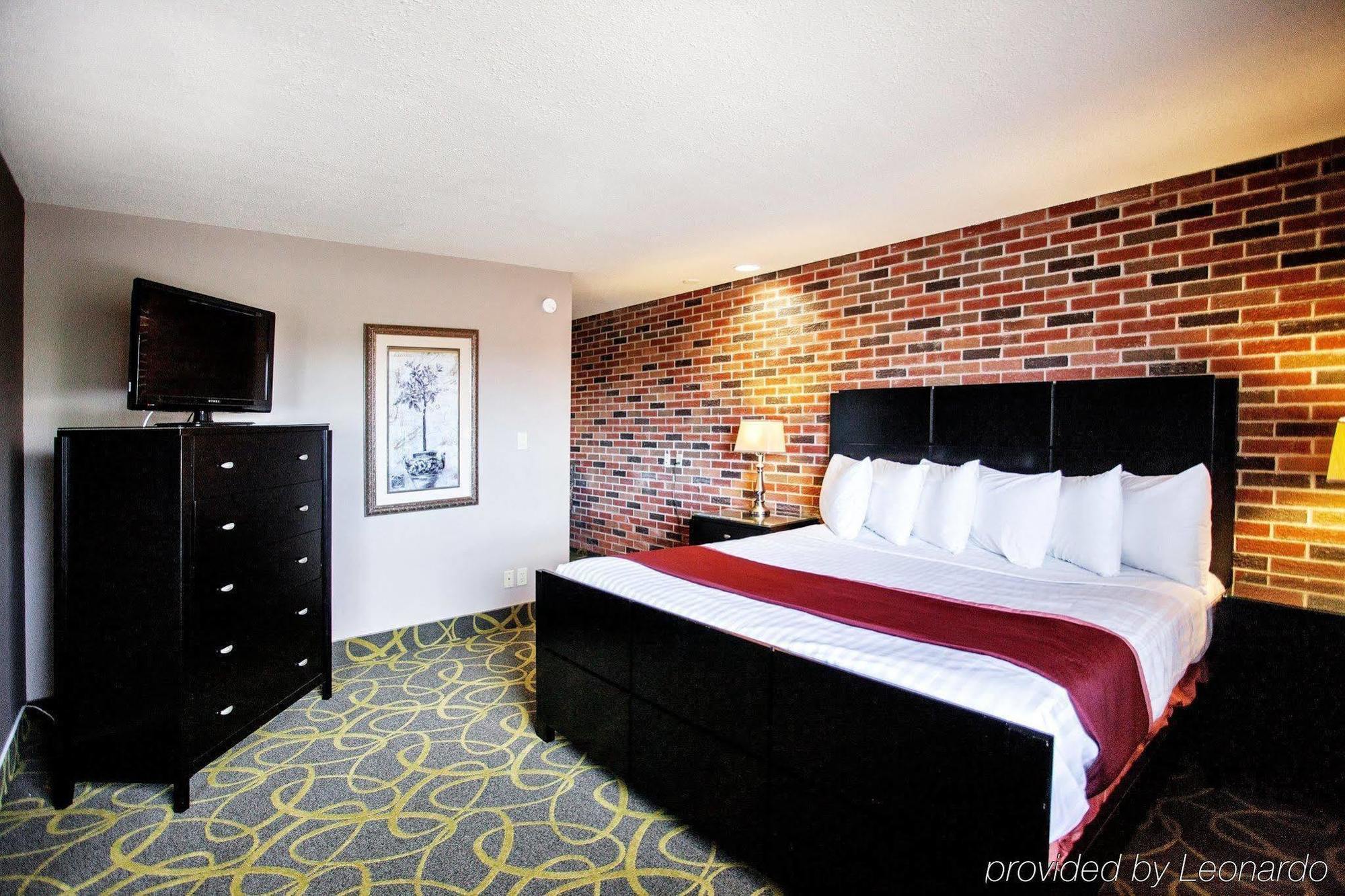 Quality Inn & Conference Centre Orillia Extérieur photo