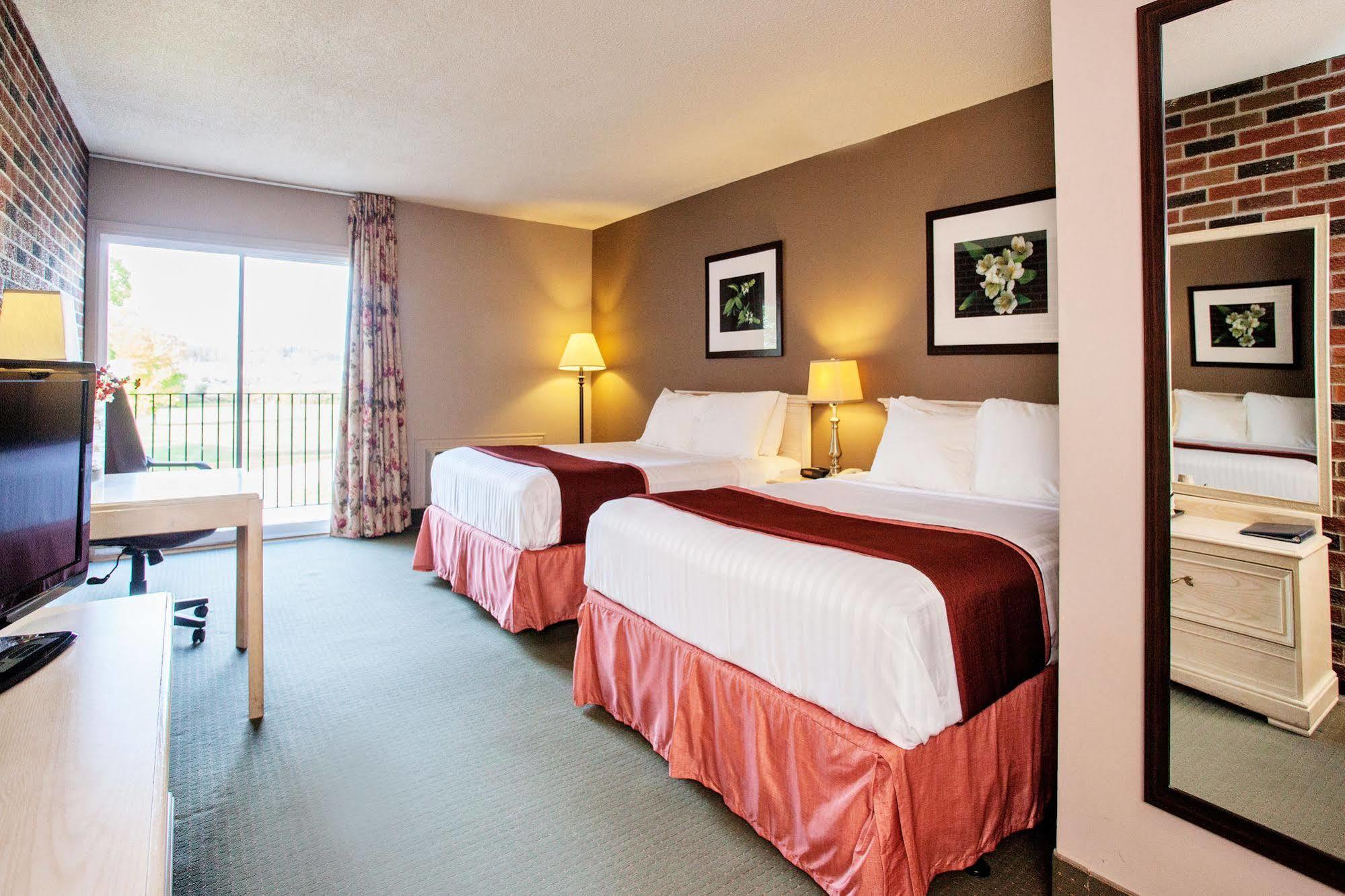Quality Inn & Conference Centre Orillia Extérieur photo